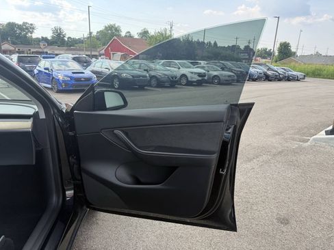 Used 2021 Tesla Model Y Long Range AWD/4WD image 16