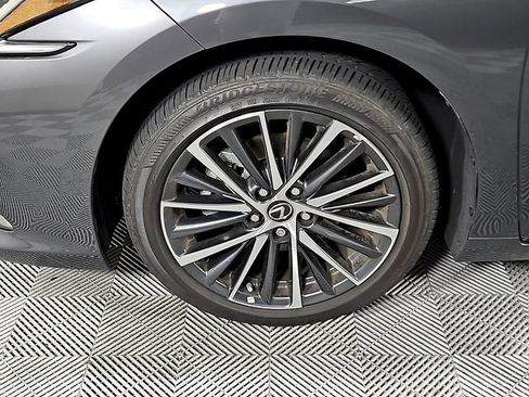 Used 2025 Lexus ES 350 w/ Premium Package FWD image 9