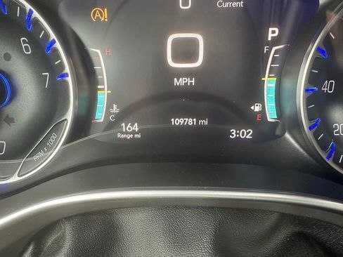Used 2018 Chrysler Pacifica Limited FWD image 12