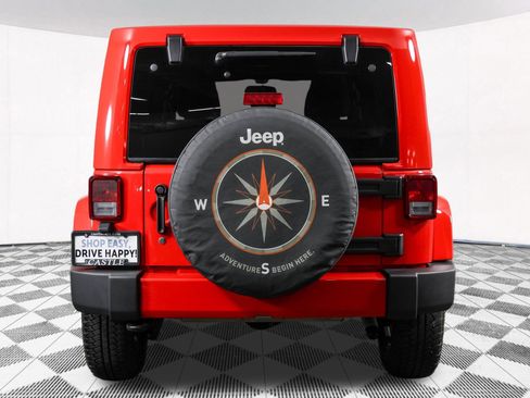 Used 2017 Jeep Wrangler Unlimited Sahara w/ Connectivity Group AWD/4WD image 16
