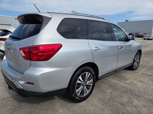 Used 2018 Nissan Pathfinder SL w/ Cargo Package AWD/4WD image 4