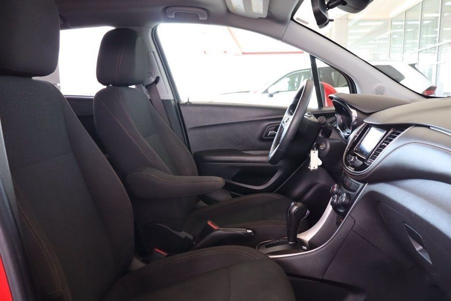 Used 2020 Chevrolet Trax LS w/ Tint and Cruise Package FWD image 33