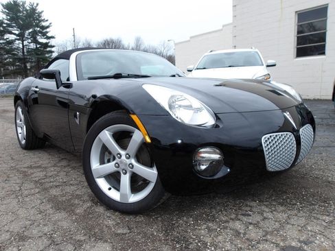 Used 2006 Pontiac Solstice Base 2dr Convertible w/ Premium Package image 8