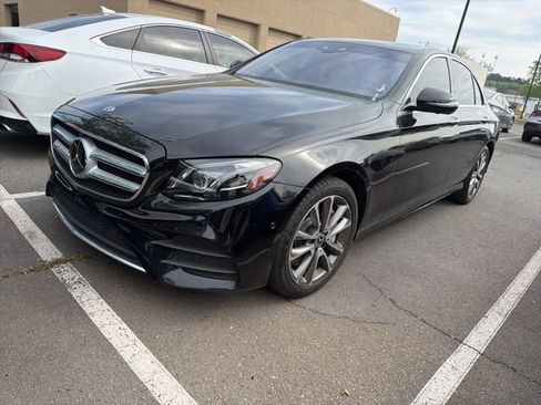 Used 2018 Mercedes-Benz E 400 4MATIC Sedan image 3