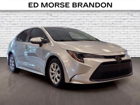 Used 2025 Toyota Corolla LE FWD image 6