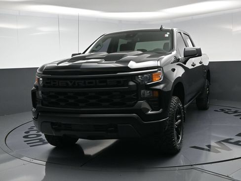 Used 2023 Chevrolet Silverado 1500 Custom Trail Boss w/ Midnight Edition AWD/4WD image 11
