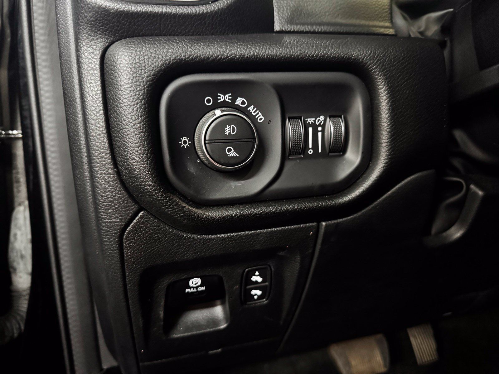 Used 2023 RAM 1500 Laramie AWD/4WD image 27