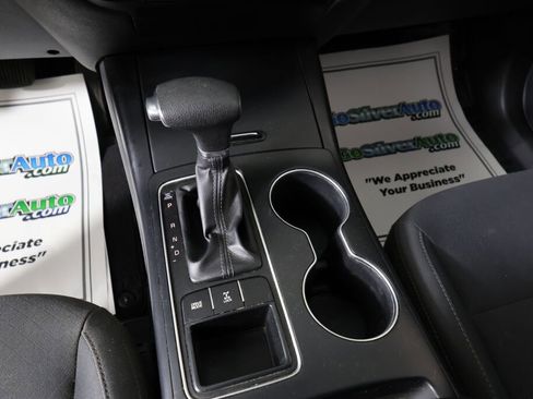 Used 2019 Kia Sorento LX image 39