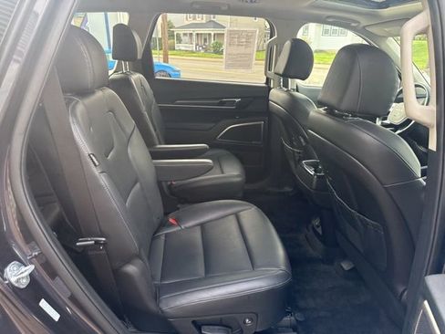 Used 2025 Kia Telluride S image 40