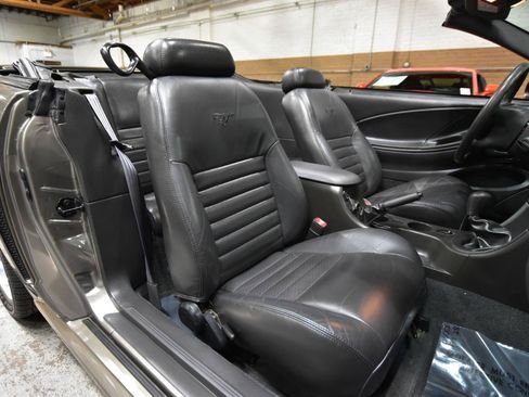 Used 2001 Ford Mustang GT RWD image 36