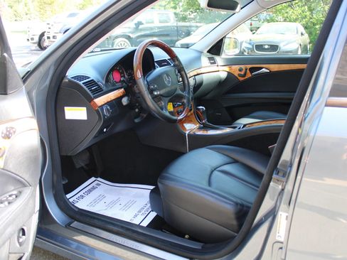 Used 2008 Mercedes-Benz E 350 4MATIC Sedan image 18