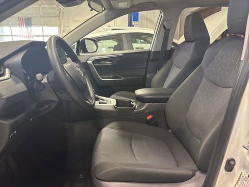 Used 2025 Toyota RAV4 XLE image 40