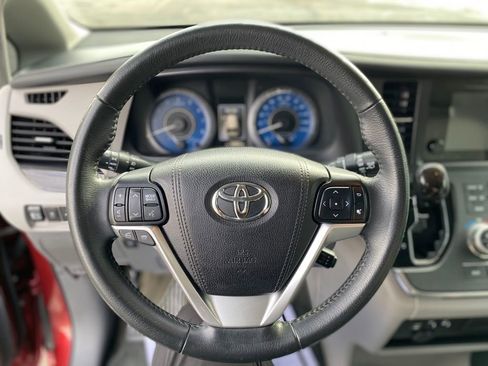 Used 2016 Toyota Sienna XLE w/ XLE Navigation Package image 28