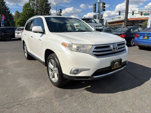 Used 2012 Toyota Highlander Limited w/ Tow Pkg AWD/4WD image 11
