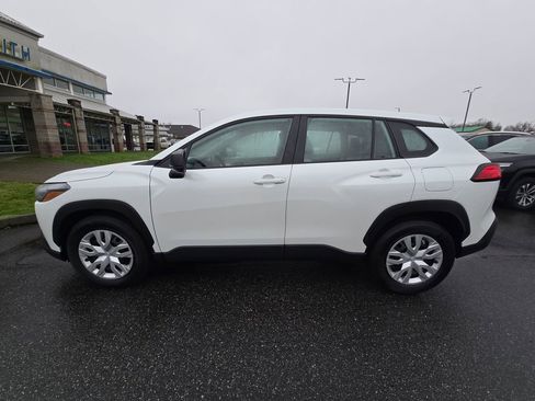 Used 2024 Toyota Corolla Cross L image 6