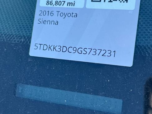 Used 2016 Toyota Sienna LE FWD image 23