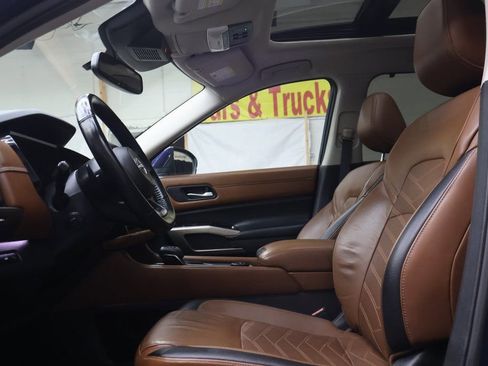 Used 2022 Nissan Pathfinder Platinum w/ Cargo Package image 18