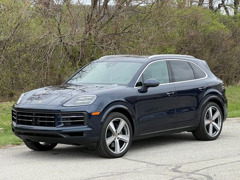 Certified 2025 Porsche Cayenne image 1