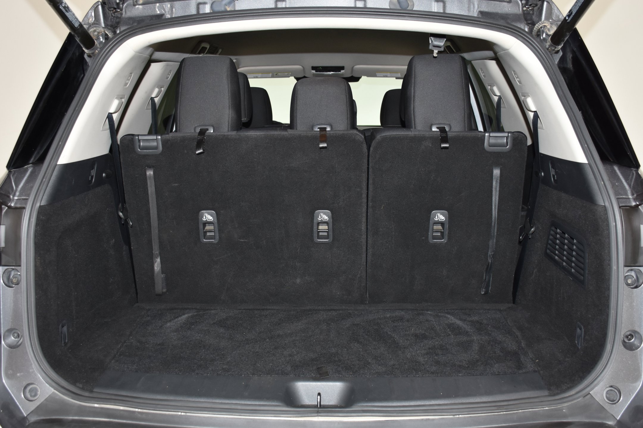 Used 2025 Nissan Pathfinder SV FWD image 31