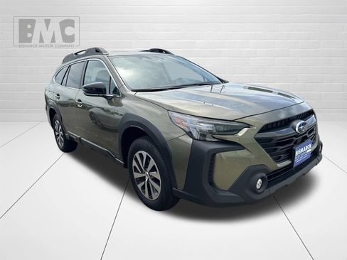Used 2025 Subaru Outback Premium w/ Popular Package #1A AWD/4WD image 2