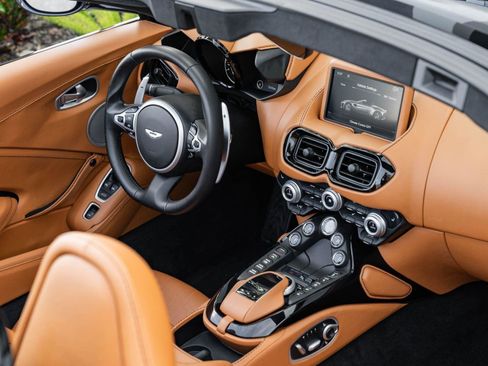 Used 2021 Aston Martin V8 Vantage Roadster image 19