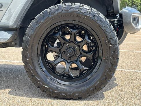 Used 2023 Jeep Gladiator Sport AWD/4WD image 8