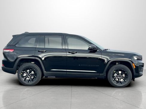 New 2025 Jeep Grand Cherokee Altitude image 4