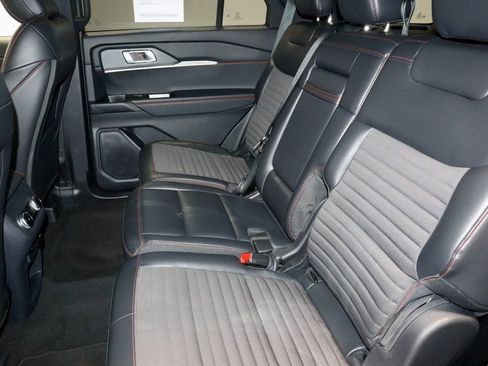 Certified 2025 Ford Explorer ST-Line w/ ST-Line Street Pack image 23