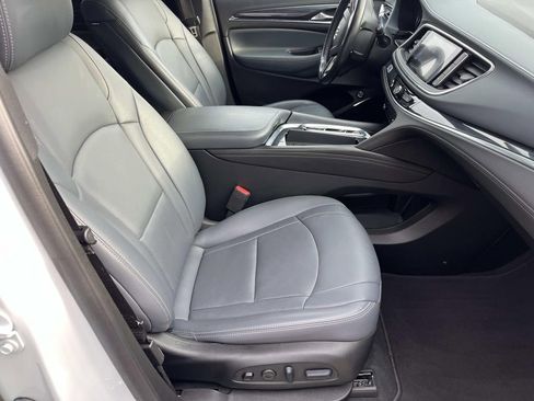 Used 2024 Buick Enclave Premium image 19