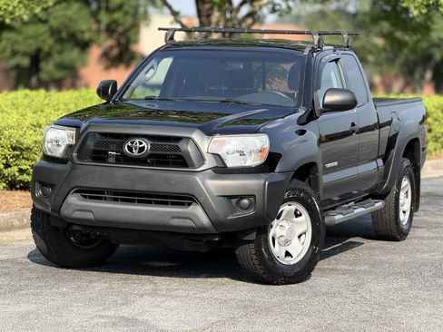 Used 2014 Toyota Tacoma 4x4 Access Cab image 2