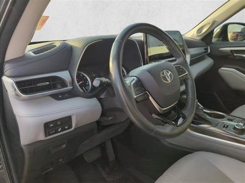 Used 2021 Toyota Highlander Platinum AWD/4WD image 15