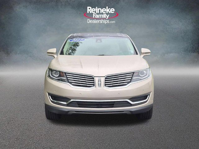 Used 2017 Lincoln MKX Reserve w/ Driver Assistance Package AWD/4WD image 2