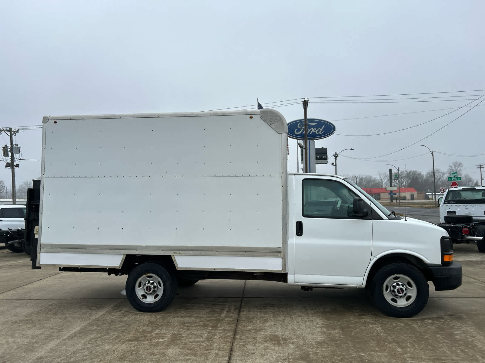 Used 2015 GMC Savana 3500 RWD image 1