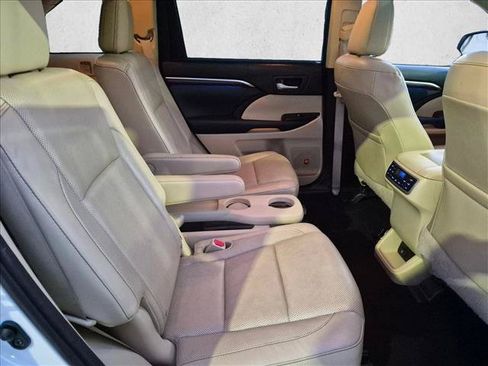 Used 2015 Toyota Highlander Limited Platinum AWD/4WD image 21