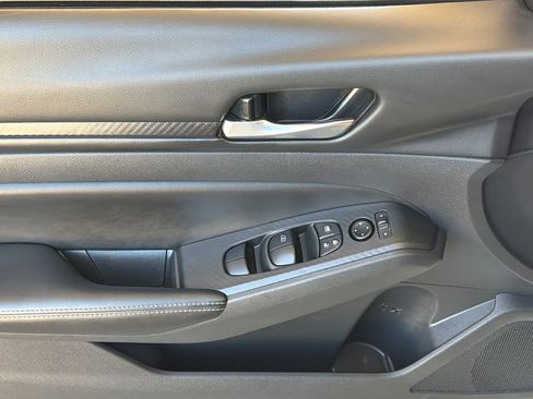 Used 2025 Nissan Altima 2.5 SV image 3