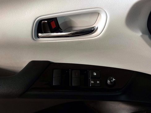 Used 2021 Toyota Prius XLE image 13