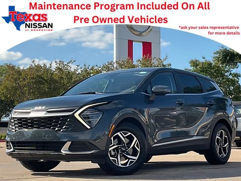 Used 2025 Kia Sportage LX FWD image 1