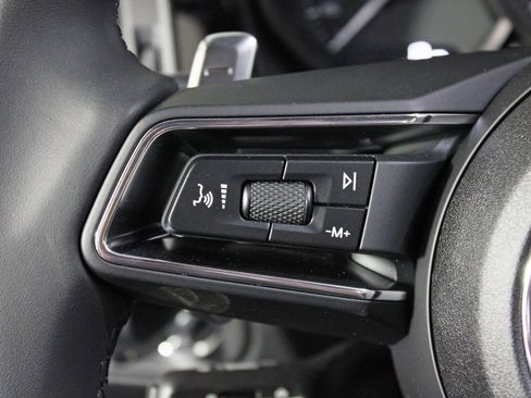 Used 2025 Porsche Macan image 23