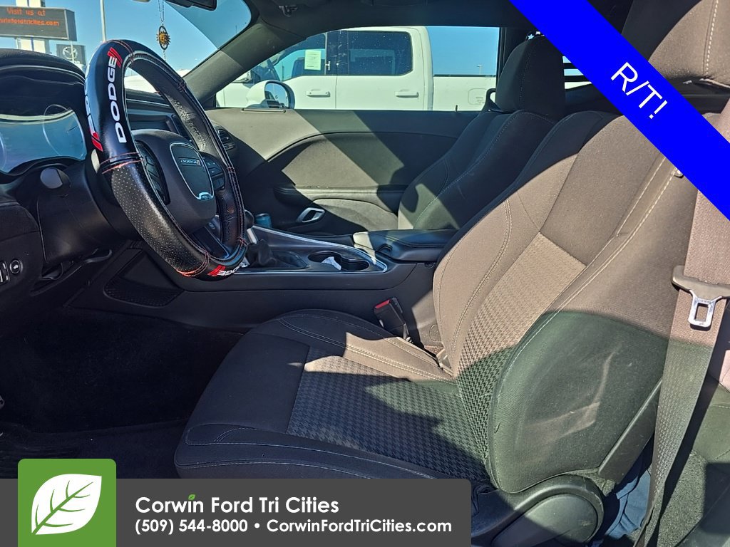 Used 2018 Dodge Challenger R/T RWD image 8