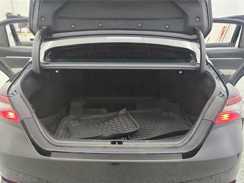 Used 2021 Toyota Camry SE FWD image 36