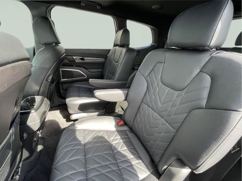Used 2024 Kia Telluride EX X-Line AWD/4WD image 17