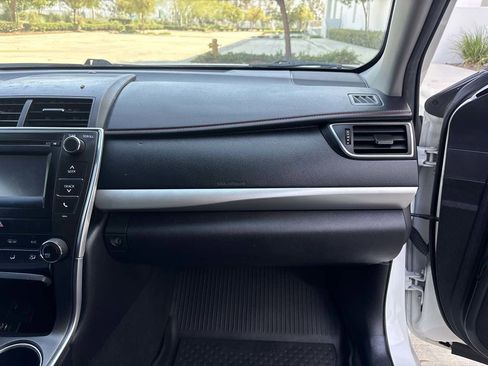 Used 2017 Toyota Camry SE FWD image 17