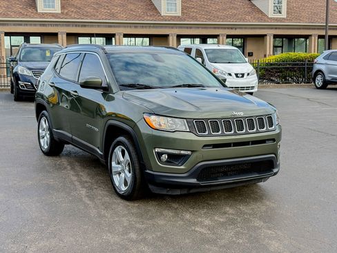 Used 2018 Jeep Compass Latitude w/ Popular Equipment Group FWD image 15