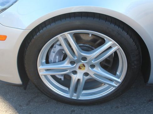 Used 2018 Porsche Panamera 4 AWD/4WD image 29