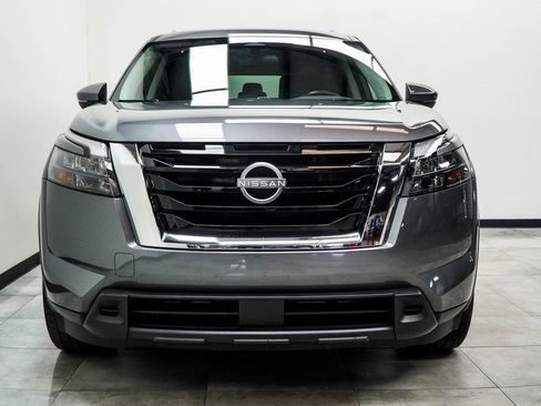 Used 2025 Nissan Pathfinder SV image 7