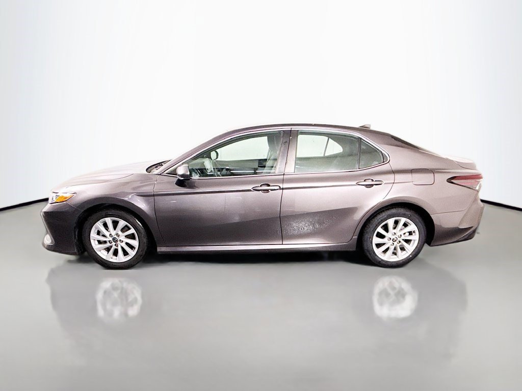 Used 2022 Toyota Camry LE FWD image 6