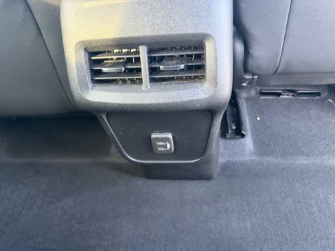 Used 2020 Chevrolet Equinox LT AWD/4WD image 19