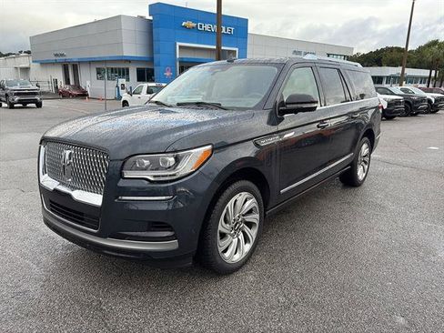 Used 2024 Lincoln Navigator L Reserve image 3