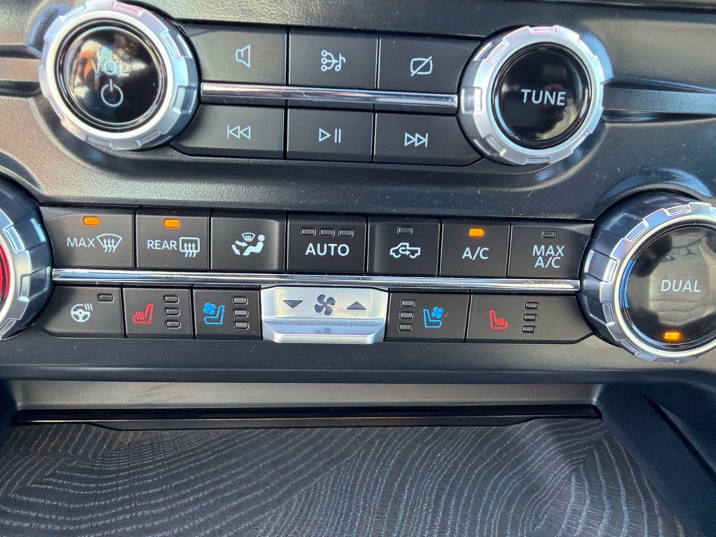 Used 2024 Ford F350 Platinum AWD/4WD image 31