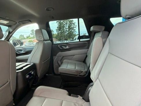 Used 2023 GMC Yukon SLT w/ SLT Luxury Package RWD image 15